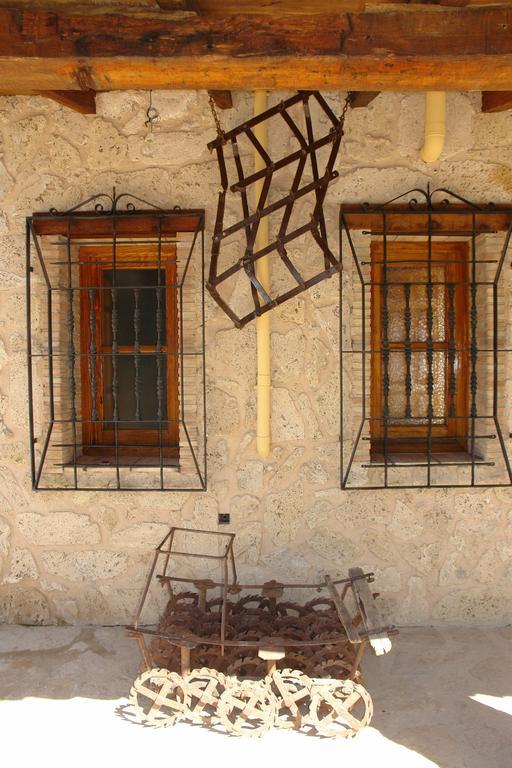 Hostal La Toba Burunchel Exterior foto